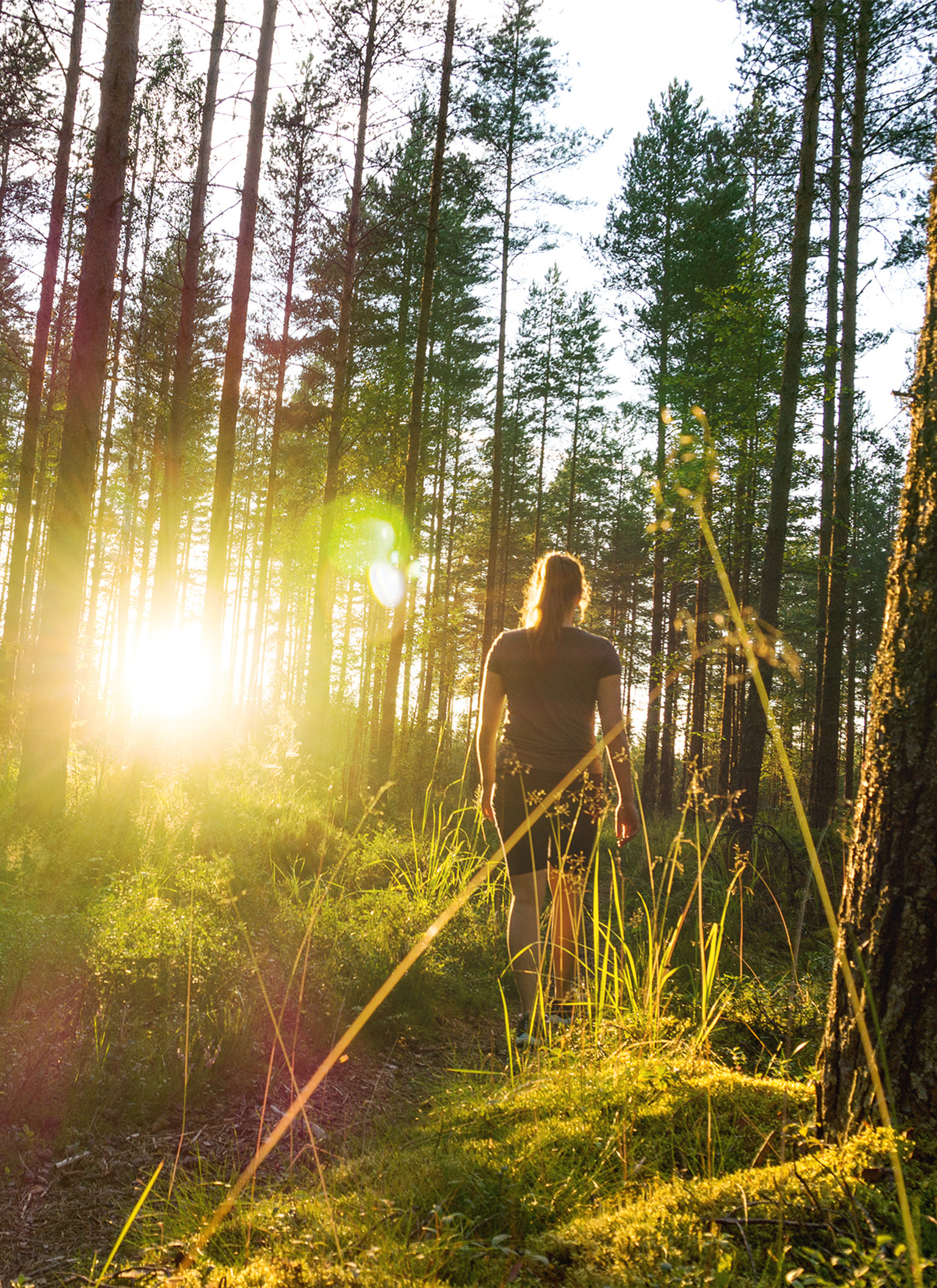 Frau in Wald